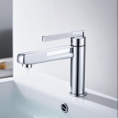 Brass Single Hole Bathroom Faucet Smooth Water Outlet Deck Mounted